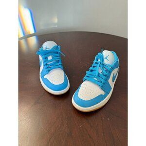 NWT Women’s Nike Air Jordan 1 Low Shoes White Dark Powder Blue Women's Size 7